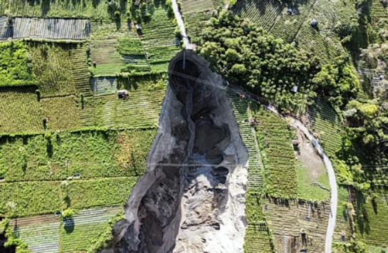 Massive Expanding Sinkhole Threatens Indonesian Village of Pondor Balik 